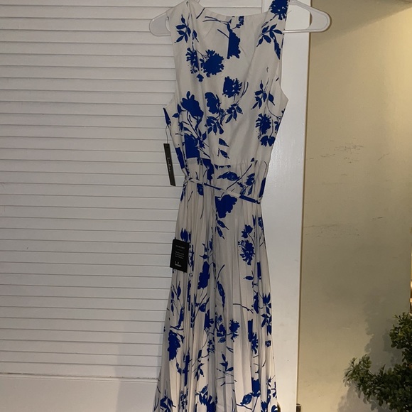 NWT women’s lulus Lindsie Blue and White Floral Print
Pleated Wrap Maxi Dress - Picture 13 of 16